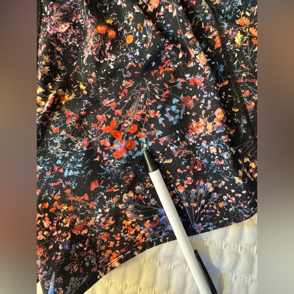 Lululemon shorts, Hotty Hot, floral, low rise, 2.5 inch inseam - Picture 8 of 8